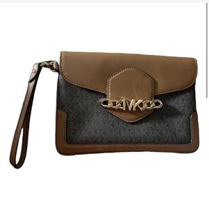 New wristlet wallet
